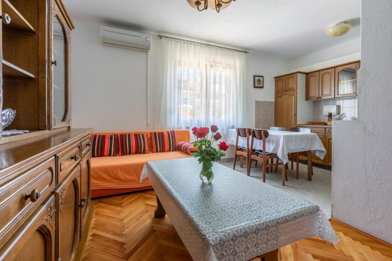 Apartments Mirena Crikvenica Exterior foto