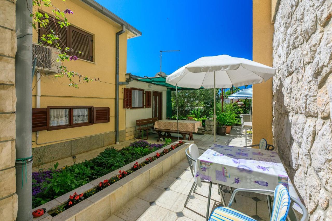 Apartments Mirena Crikvenica Exterior foto