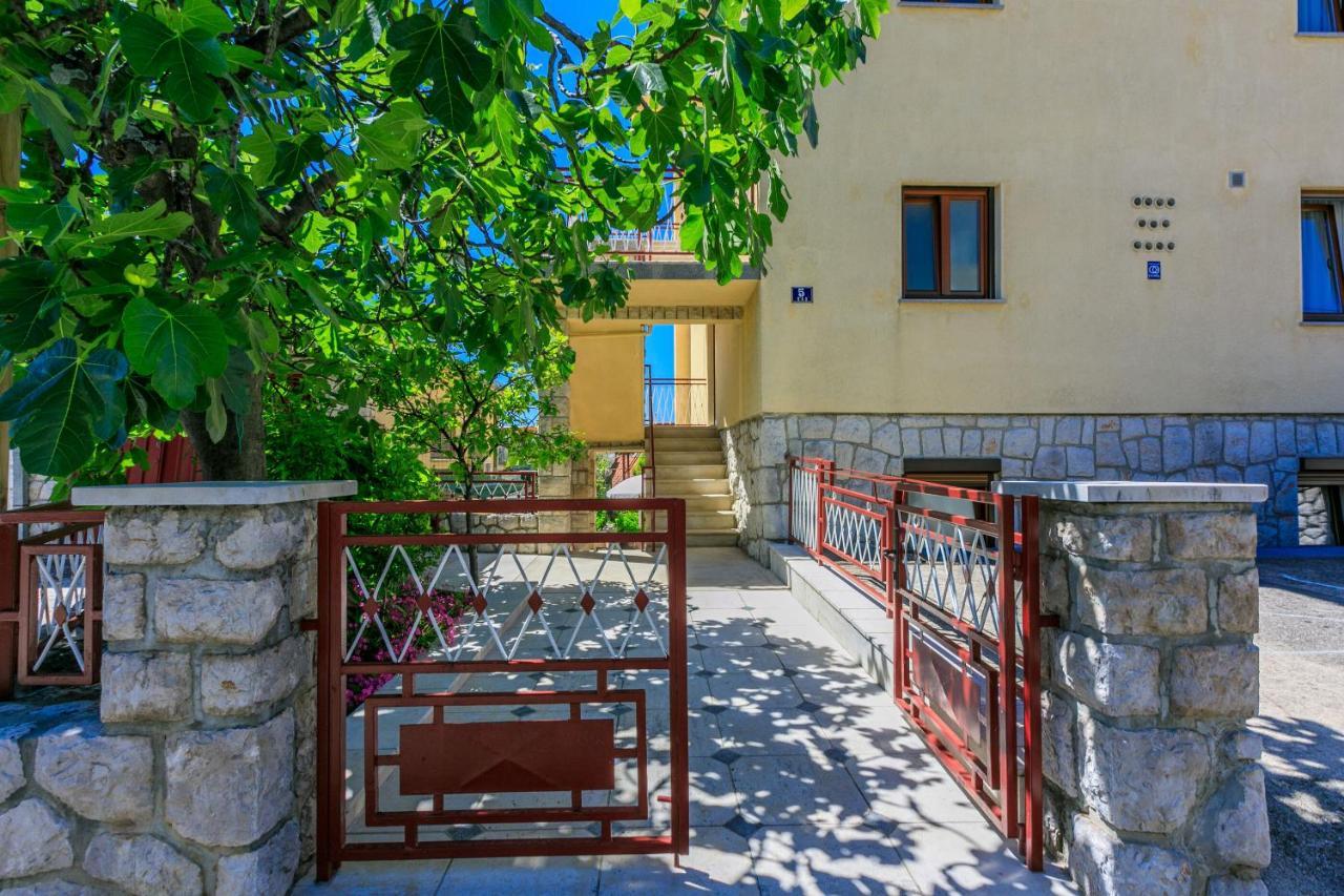 Apartments Mirena Crikvenica Exterior foto