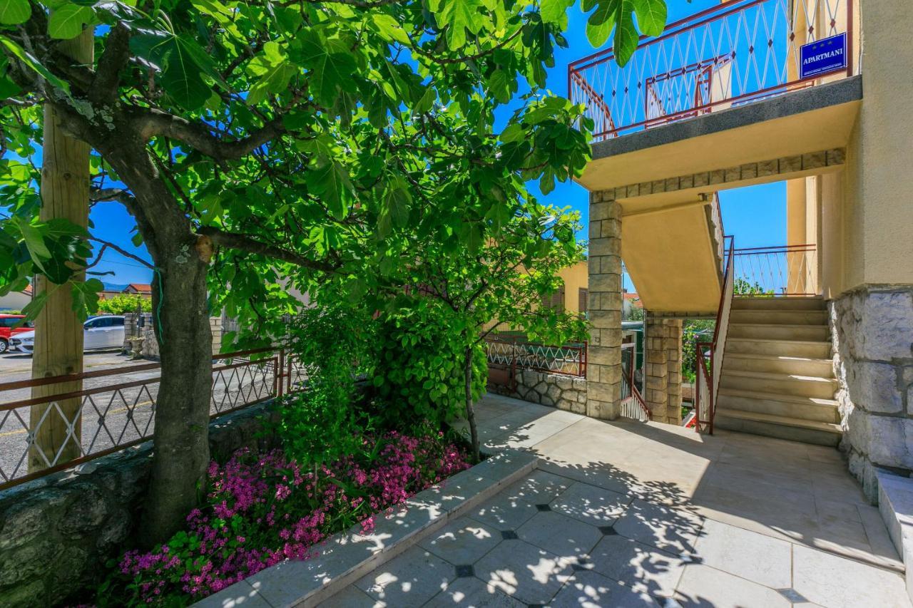 Apartments Mirena Crikvenica Exterior foto